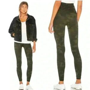 Spanx Look At Me Now Seamless Leggings (Camo Green) Size Medium